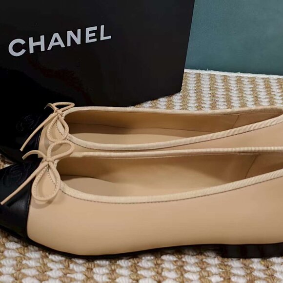 CHANEL Two-Tone Beige and Black Loafers authentic - Picture 4 of 5